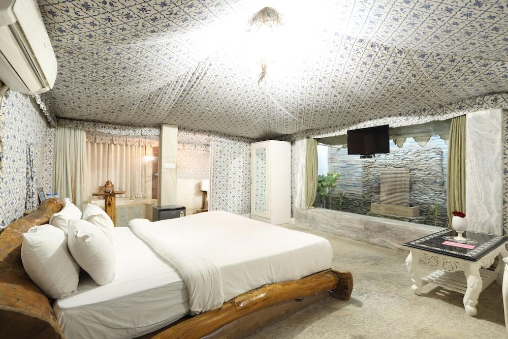 Lohagarh Fort Resort Kukas Zewnętrze zdjęcie