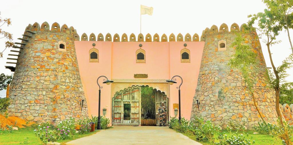 Lohagarh Fort Resort Kukas Zewnętrze zdjęcie